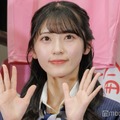 AKB48佐藤綺星、オフショル私服で美デコルテ輝く「華奢で可愛すぎる」「まさに天使」と反響 画像
