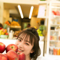 注目の若手俳優・藤崎ゆみあ、笑顔が眩しいお茶目SHOT披露！ギリシャを舞台にナチュラルな魅力があふれる 画像