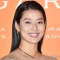 すみれ、胸元ざっくりヌーディードレスで結婚式参列「セクシー」「圧巻のプロポーション」の声 画像