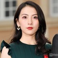 KARA知英、ミニ丈×タトゥーストッキングで美脚スラリ「着こなし可愛すぎる」「スタイル抜群」と反響 画像
