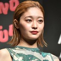 「御上先生」吉柳咲良、変形トップスでセクシー肌見せ「服どうなってるの？」「攻めコーデ」 画像
