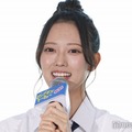 日向坂46清水理央、ミニワンピで美脚スラリ「お団子ヘア最強」「上品」と反響 画像