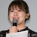 尾崎里紗アナ、“浴衣に見える”衣装について説明 爽やかなワンピ姿披露 画像