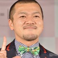カミナリ竹内まなぶ「アメトーーク！」ロケで全治8週間の怪我「右足アキレス腱に大きな音がして転倒」 画像
