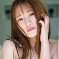 中田花奈、美谷間チラリのキャミソールSHOTにドキッ！オトナの女性の艶っぽさが全開 画像