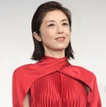 高岡早紀「娘と夕飯の買い出し」の姿に反響「映画の1シーンみたい」「美貌が隠せてない」 画像