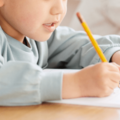 【祖父母の家で…】文字を練習する4歳の孫　自由帳を見た瞬間⇒まさかの内容に「うるっとした」「うちの子になっちゃうか？」 画像