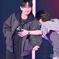 宮世琉弥、メガネ×オールブラックでクールなムード 山下幸輝とハイタッチで会場沸かす【TGC2025A/W】 画像
