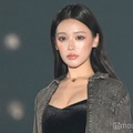 せいせい、ワンショル姿で肩＆デコルテ大胆披露「セクシー」「憧れる」 画像