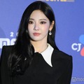 aespaニンニン、ミニ丈ワンピから美脚スラリ「長くて綺麗」の声 画像