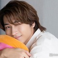 庄司浩平に「このクッションをすず子だと思って抱きしめてください」とリクエスト（C）モデルプレス