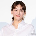 綾瀬はるか、レザーコーデで美脚披露「美しさの塊」「スタイル良すぎ」反響殺到 画像
