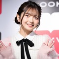 “大喜利の逸材”で話題・元AKB48福留光帆、ミニスカ制服風コーデで美脚披露 画像