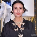柴咲コウ、ニーハイブーツで美脚見せ「新たな一面」「可愛いが爆発」の声 画像