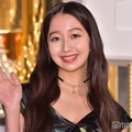 Cocomi、キャミソール×おさげヘアで雰囲気一変 色白素肌際立つショット公開 画像