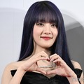 i-dleミンニ、母顔出しの2ショット公開「キュートすぎる」「ママお若い」と反響 画像