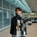 Snow Man向井康二「バーバリー」26春夏ルックで⽻⽥空港登場 ロンドンへ出国 画像