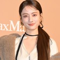 谷まりあ、肌見せトップス着こなす“仕事帰り”ショット公開「色っぽい」「美しい女神」の声 画像