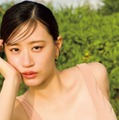 上西怜、ふんわり美バスト披露 大人の姿で魅せる 画像