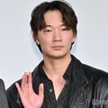 「愚か者の⾝分」公開記念舞台挨拶に出席した綾野剛（C）モデルプレス