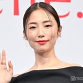 MEGUMI、パリで美脚際立つブラックコーデ披露「色っぽい」「スタイル抜群」と反響 画像