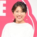 里田まい、ミニ丈から美脚スラリ「綺麗」「見たことないドレス」の声 画像