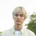 高良健吾、約7年ぶりテレ東出演「俺たちバッドバーバーズ」謎だらけの男役に レギュラーキャスト勢揃いの予告映像も解禁 画像