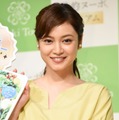 平愛梨、41歳バースデーで家族6ショット公開「素敵な旦那様と子どもたち」「お揃い服可愛い」と反響 画像