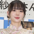 岡田紗佳、ミニスカ姿で美脚披露「ドキッとした」「オフショットも絵になる」の声 画像