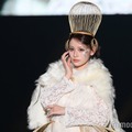CANDY TUNE立花琴未、竹細工スカート＆ヘッドドレス姿で個性派ランウェイ「二度見した」「着こなせてるのすごい」【TGCしずおか2026】 画像