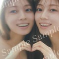 乃木坂46梅澤美波、ハートポーズの“双⼦梅ちゃん”カット 2nd写真集封入ポストカード第4弾公開【透明な覚悟】 画像