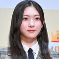 櫻坂46谷口愛季、美脚スラリの赤ニットワンピ＆フードコーデ「童話から出てきたみたい」「可愛さ限界突破」と反響 画像