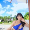 くりえみ、南国で大胆なビキニ姿を披露！アシンメトリー×ウエストクロスで美くびれ際立つ 画像