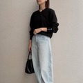 デニム×黒ニット。シンプルコーデなのに洗練見えのワケとは。【40代の毎日コーデ】 画像