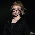 櫻坂46藤吉夏鈴、メガネチェーン・無造作ヘア…遊び心満載全身ブラックスタイリング【TGCあいち・なごや2026】 画像