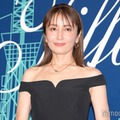 矢田亜希子、美脚際立つ黒タイツ×レザージャケットのスタイリッシュプラベコーデ披露「着こなし完璧」「憧れの大人の女性」と反響 画像