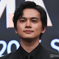 北村匠海、楽屋を使わない理由 本郷奏多が感銘受ける「明日からの現場の居方を改めようと思えた」【サバ缶、宇宙へ行く】 画像
