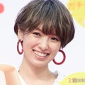 南明奈、ショーパン衣装で美脚際立つ「まっすぐで綺麗」「雰囲気変わって素敵」の声 画像