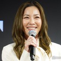 瀬戸朝香、長男の一言が仕事復帰の決め手に 市來玲奈アナと華やか衣装で登場 画像