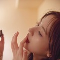 乃木坂46金川紗耶、ムード漂う部屋着カット 1st写真集先行カット第3弾公開【好きのグラデーション】 画像