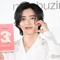 ライブではファンに肌の毛穴まで見られている道枝駿佑（C）モデルプレス