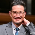 松岡昌宏、座長ぶり明らかに 共演者「男気と兄貴感の一言に尽きる」【はがきの王様】 画像