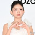 IVEレイ、美ウエスト際立つコーデに熱視線 街中撮影ショットに「異次元のスタイル」「シルエット最強」の声 画像