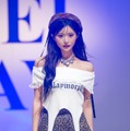「今日好き」横田未来、美デコルテ輝くオフショル姿 ヒョウ柄スカート×ベレー帽がアクセント【学生ランウェイ】 画像