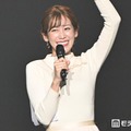 元NHK人気フリーアナ、ミニスカゴルフウェアで美脚スラリ「爽やかセクシー」「スタイル抜群」と反響 画像