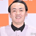 アンガールズ田中卓志、0歳息子のユニフォーム姿公開「可愛すぎる」「貴重」と反響 画像