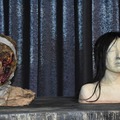 触れる造形物「ホラーにふれる展 -映画美術の世界-」