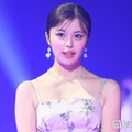 人気クリエイター・おさき、ほっそり二の腕＆美肩全開のタンクトップコーデに反響「爽やかだけど色っぽい」「タトゥーシール可愛い」 画像