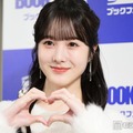本田紗来、スラリ美脚際立つミニドレス姿「大人っぽい」「立ち振る舞いがモデル」と反響 画像