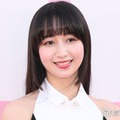 Cocomi、ミニスカから美脚スラリ 愛犬とのお出かけショットに絶賛の声「圧巻の脚線美」「映画のワンシーンみたい」 画像